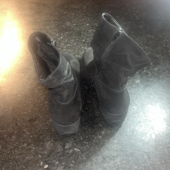 Women's Black Mephisto Ankle Boots - Picture 3 of 8